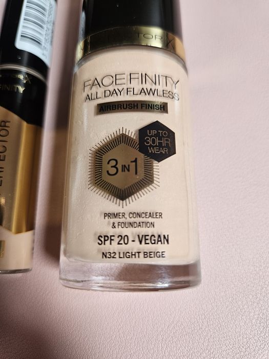 Max factor facefinity zestaw N32 i N1 podkład i korektor
