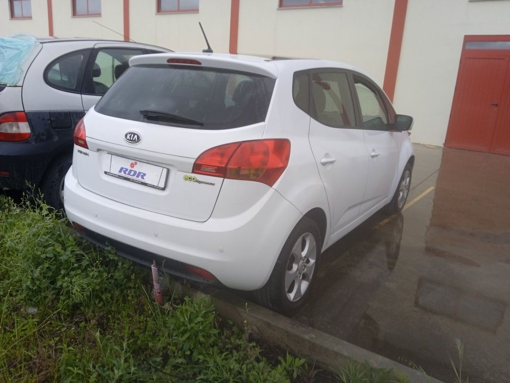 Kia venga 1.4    .