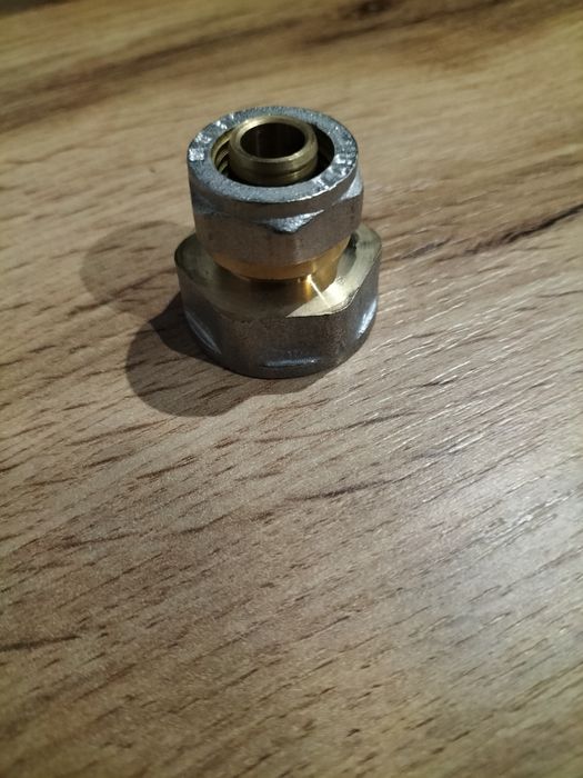 Sprzedam złączki pex16 na 3/4"