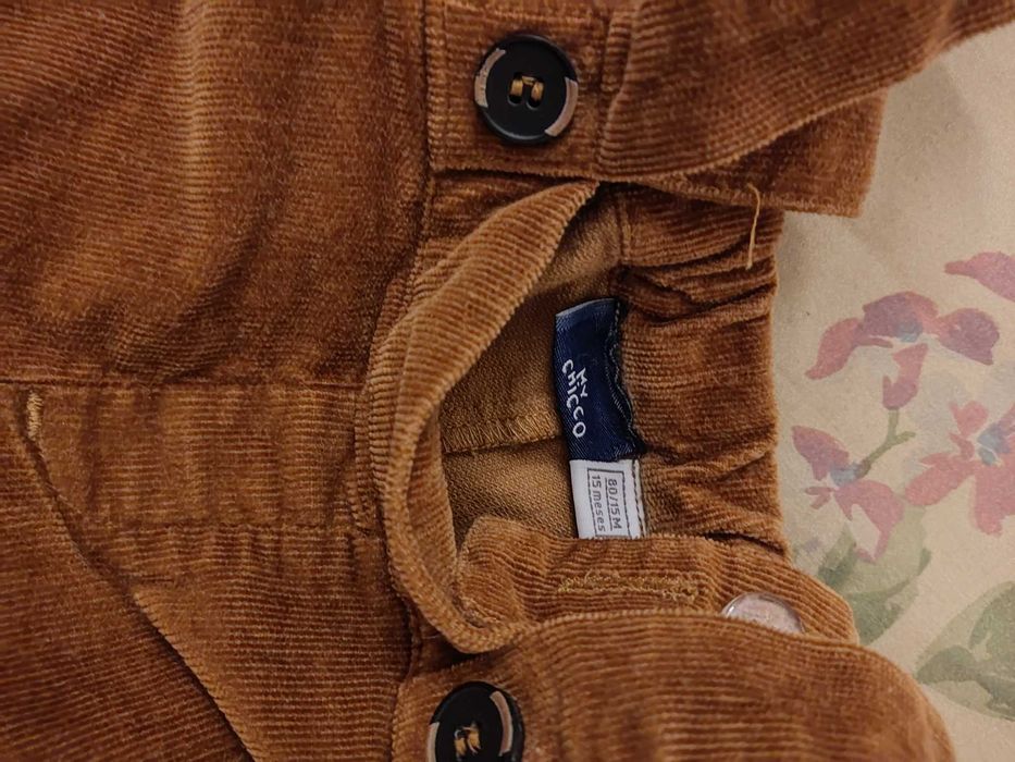 Calções com suspensórios