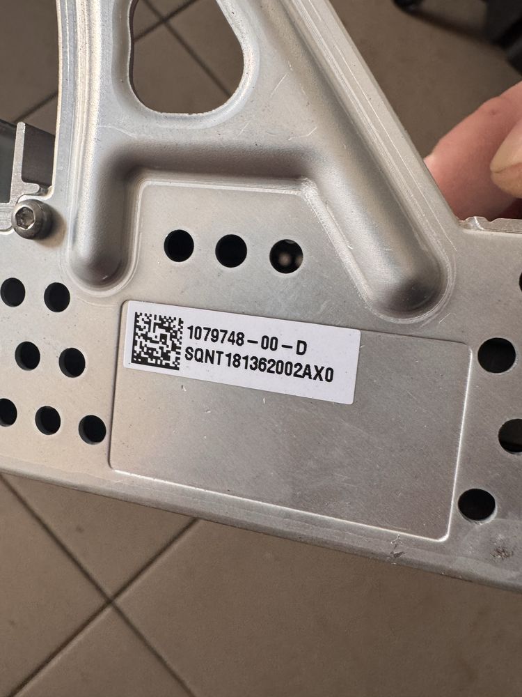 Саббуфер підсилювач tesla Model 3