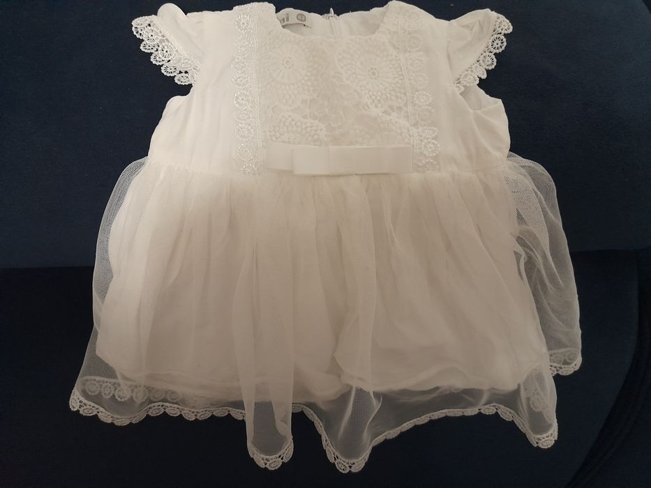 Sprzedam sukienkie do chrztu