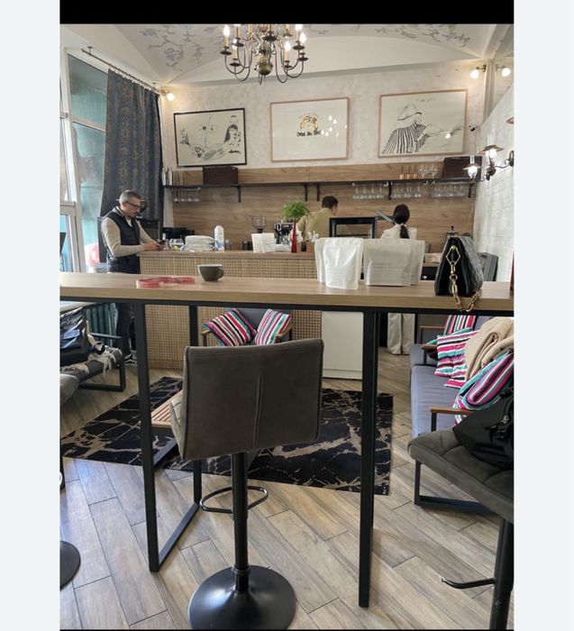 Меблі для кавʼярні або кухні