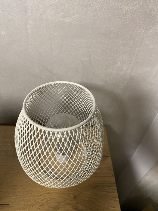 Biała lampka led loft