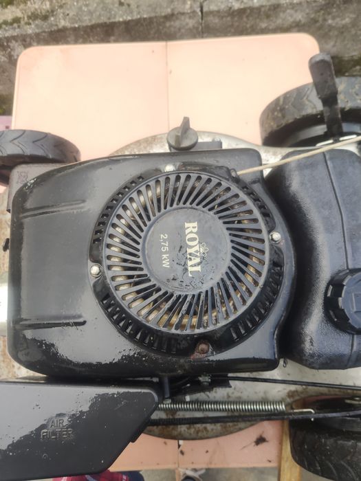 Vendo máquina de cortar erva usada mas trabalha