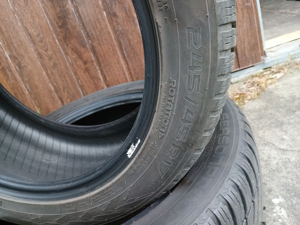 Opony  245/45R17