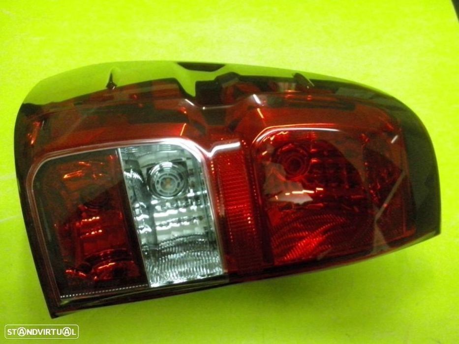 Farolim de stop / Farolins de trás Toyota Hilux 2015--Novos