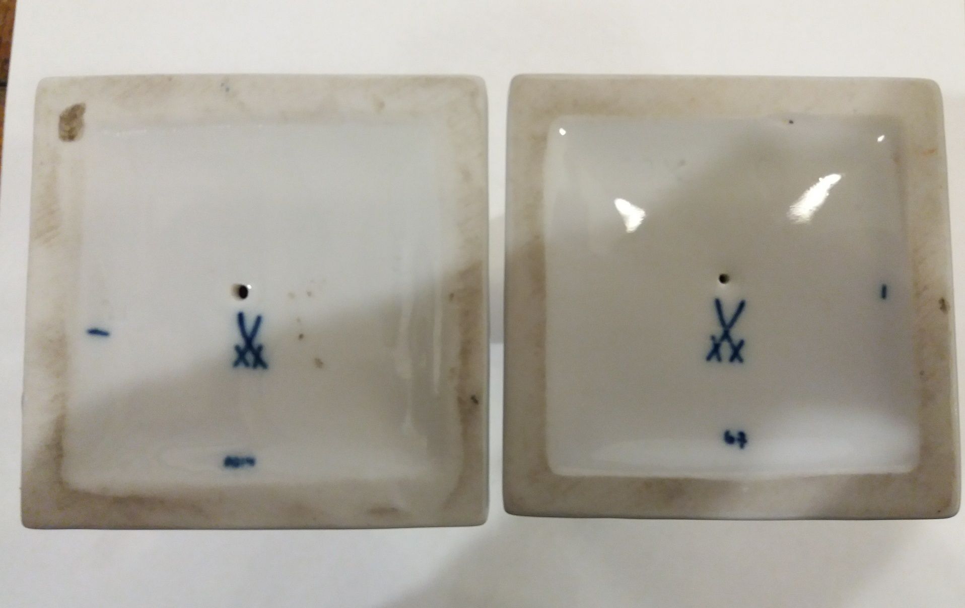 Dwa porcelanowe świeczniki, Miśnia
