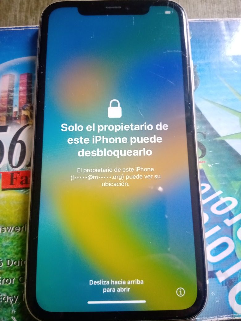 Apple iPhone 11. iCloud lock.