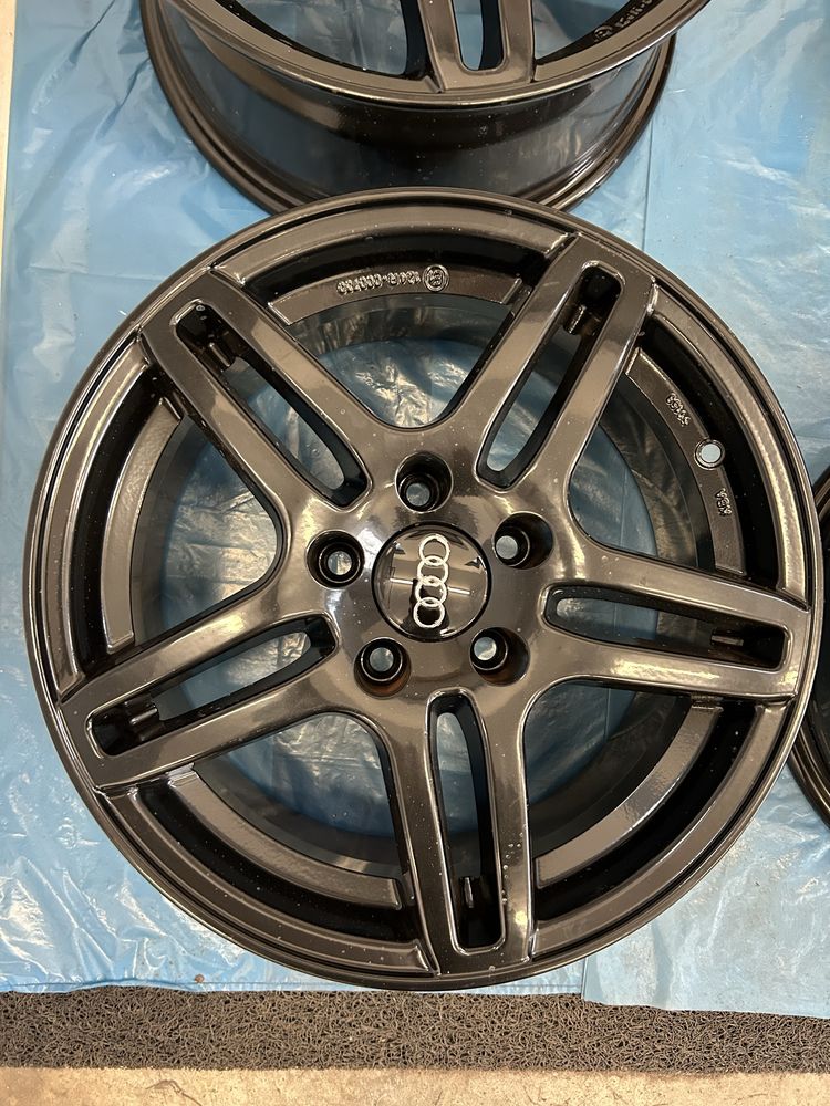 183 Felgi Aluminiowe AUDI R 16 5x112 otwór 66,6 Bardzo Ładne Czarne