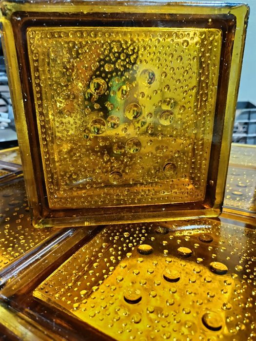 Luksfery z rozbiórki, Ząbkowice, Asteroid