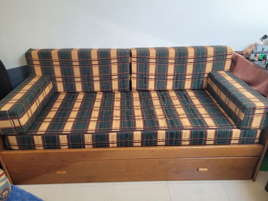 Cama de solteiro ou sofa de escritório