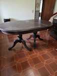 Mesa de sala de madeira
