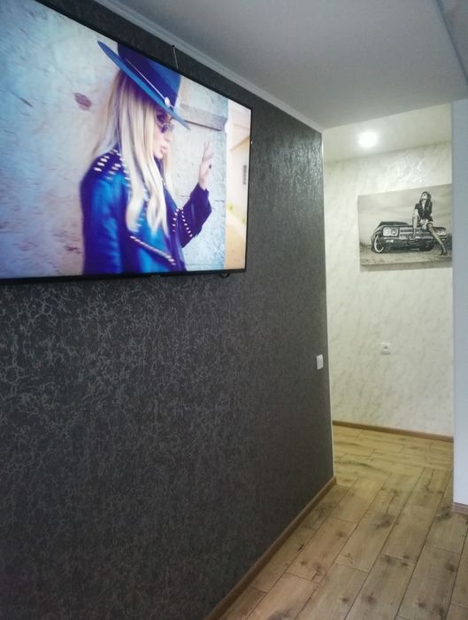 Погодинно подобово  квартира в центрі ,площа,шпиталь,гост Україна