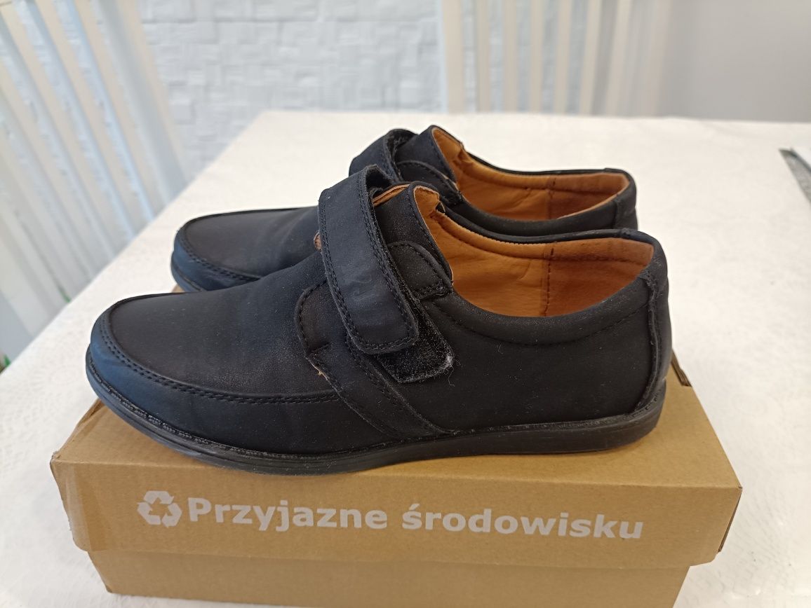 Buty chłopięce Wojtyłko komunijne czarne 32 stan bdb