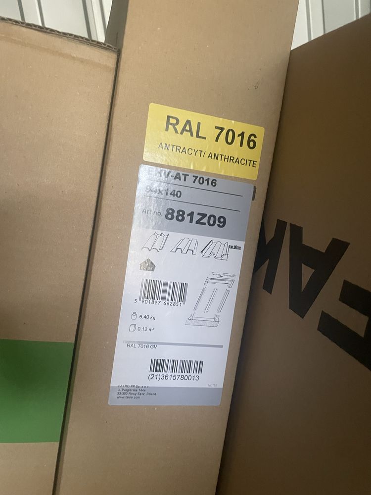 Nowe Okno dachowe FAKRO 94x140 FTP U4 z kolnierzem