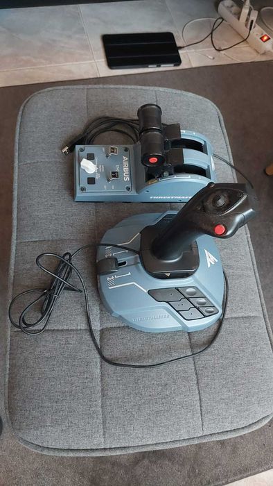 Joystick + Quadrante Thrustmaster TCA Officer Pack Airbus Edition PC
