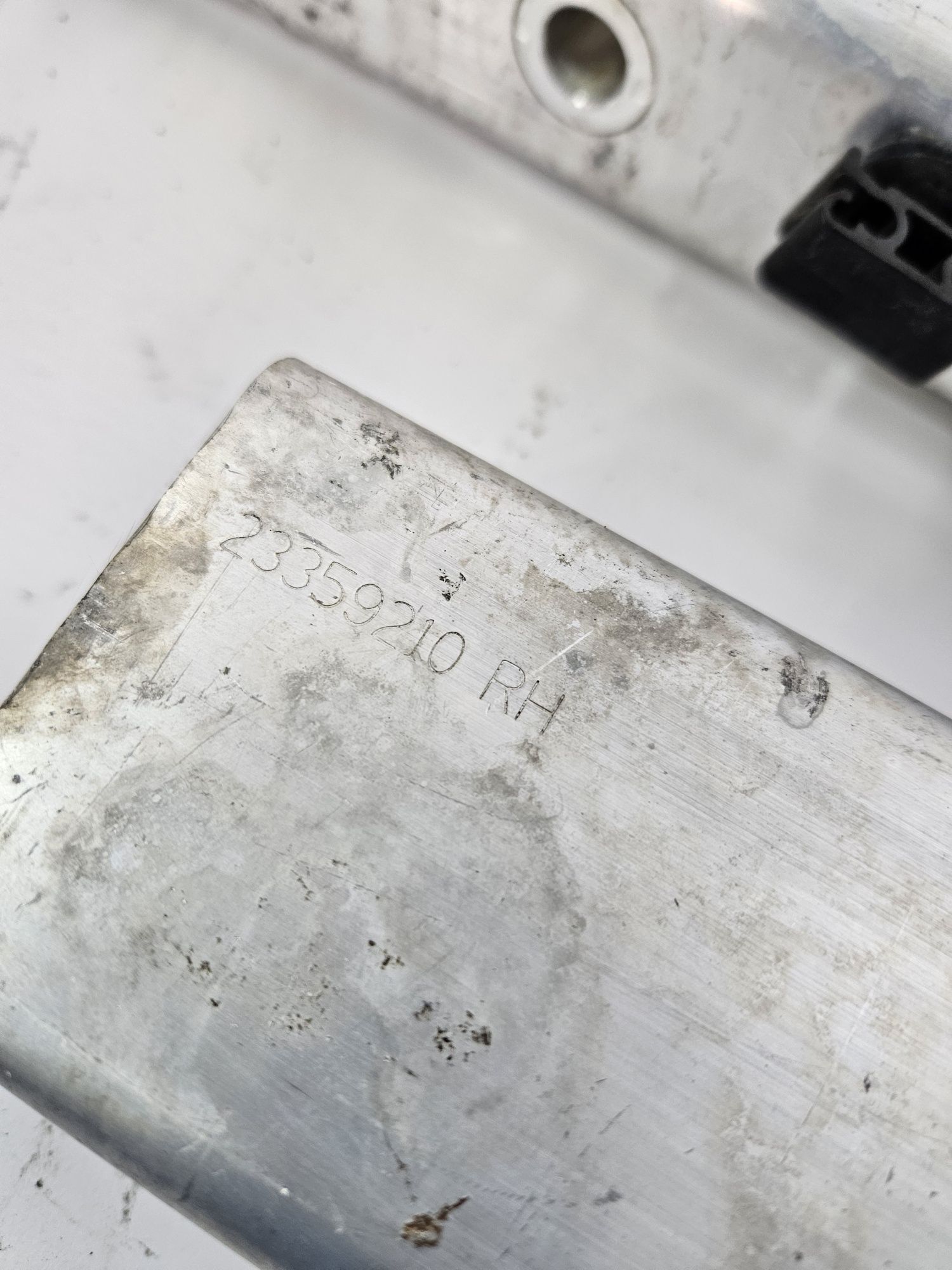 Chevrolet corvette c8 wspornik belka sanek tylnych tył ławy kolyski