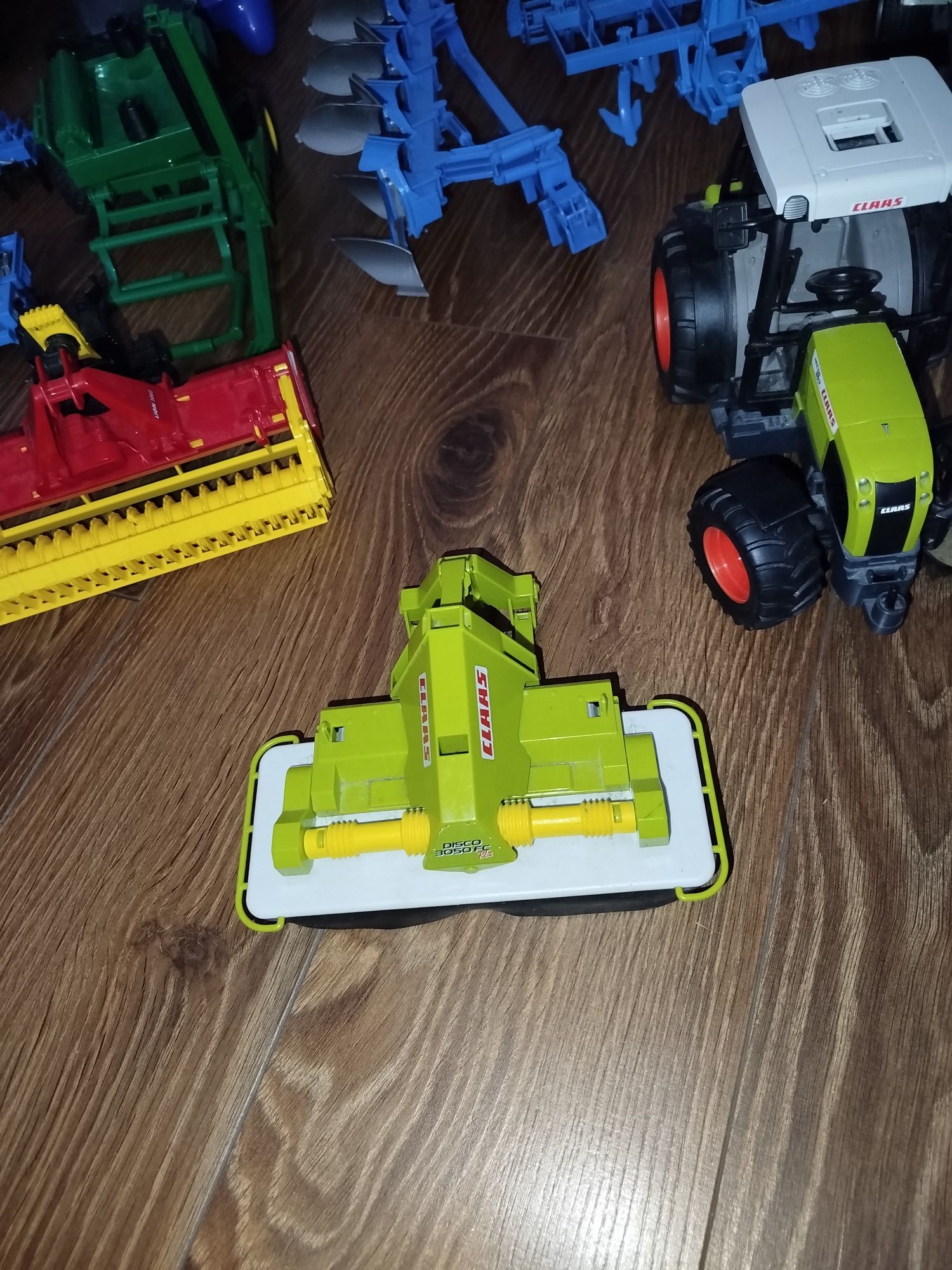 Bruder traktory maszyny new Holland Claas komplet