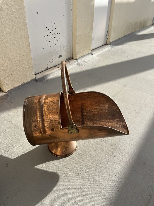 Cesto para lenha em latao