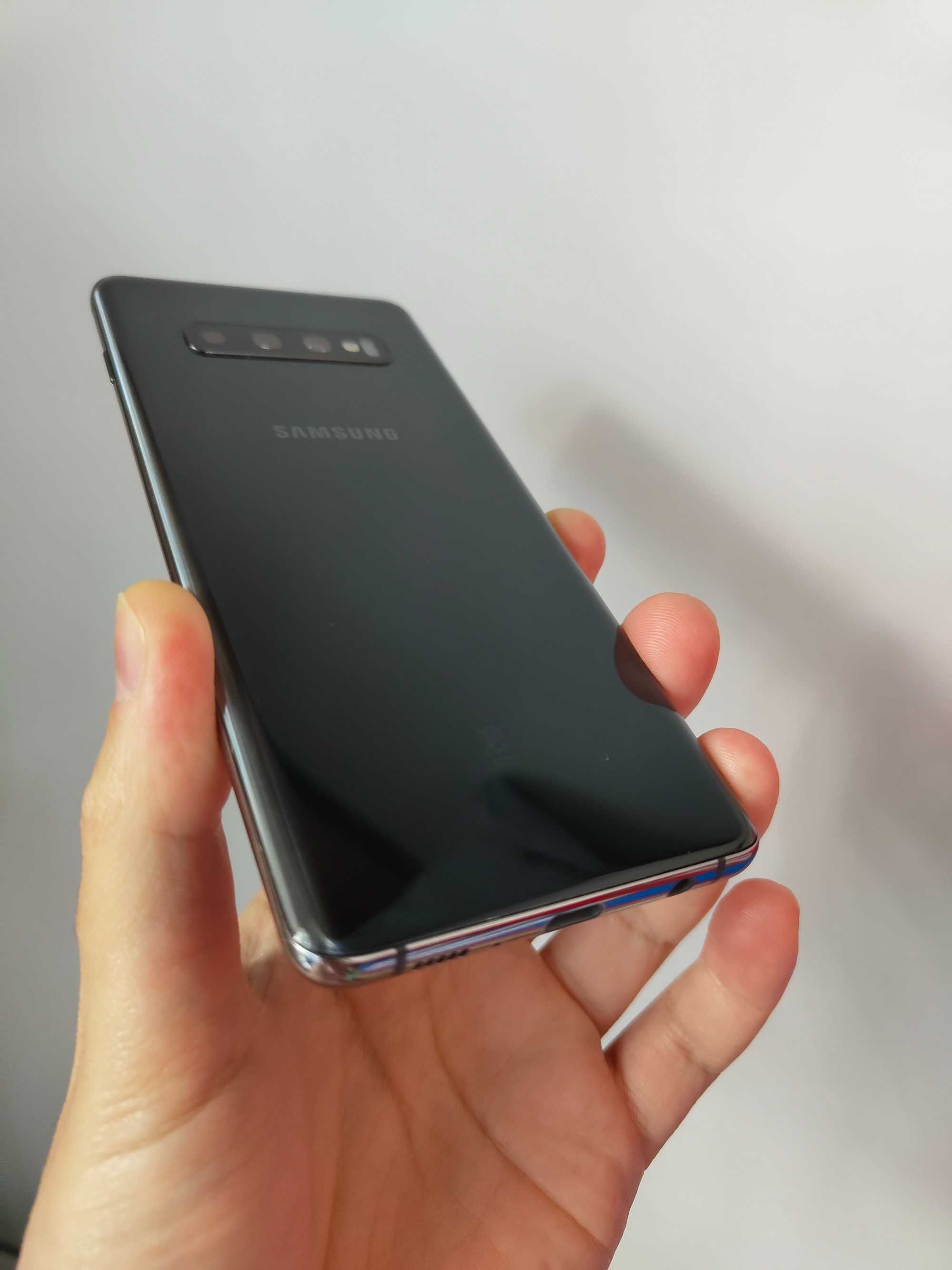 Samsung Galaxy s10+ SM-G9750 DS 8/128Gb Идеал