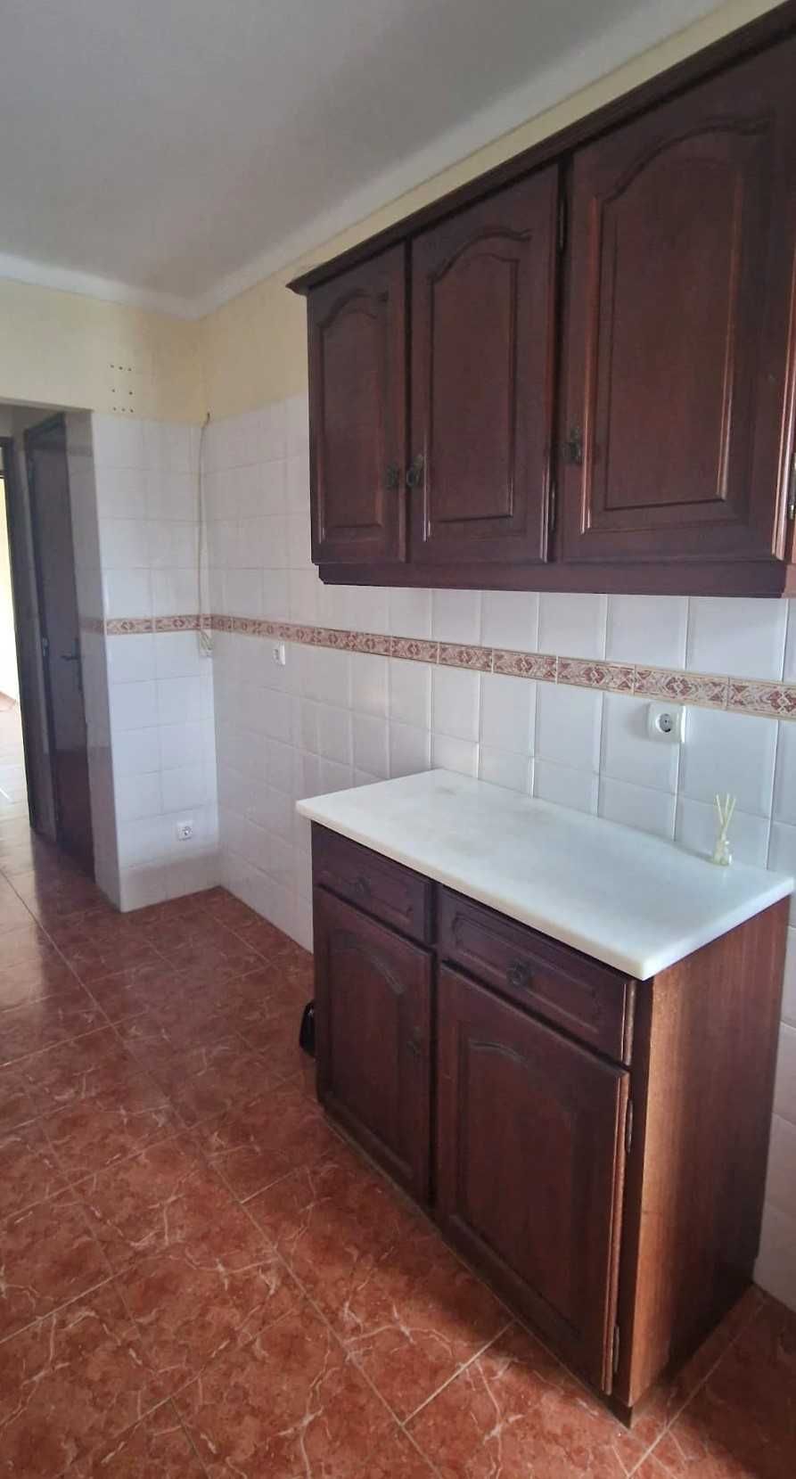 Móveis de Cozinha em Madeira - Conjunto Completo - Azambuja