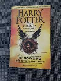 "Harry Potter e a criança amaldiçoada" de J.K. Rowling
