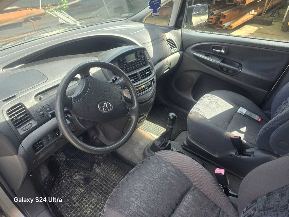 Toyota Previa 2006 rok