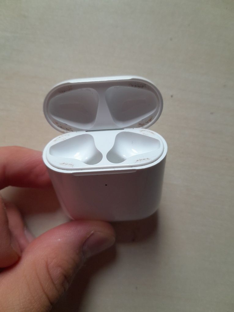 Pudełko do słuchawek air pods