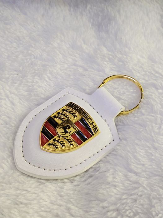 Przywieszka do kluczy porsche brelok biały ekoskóra