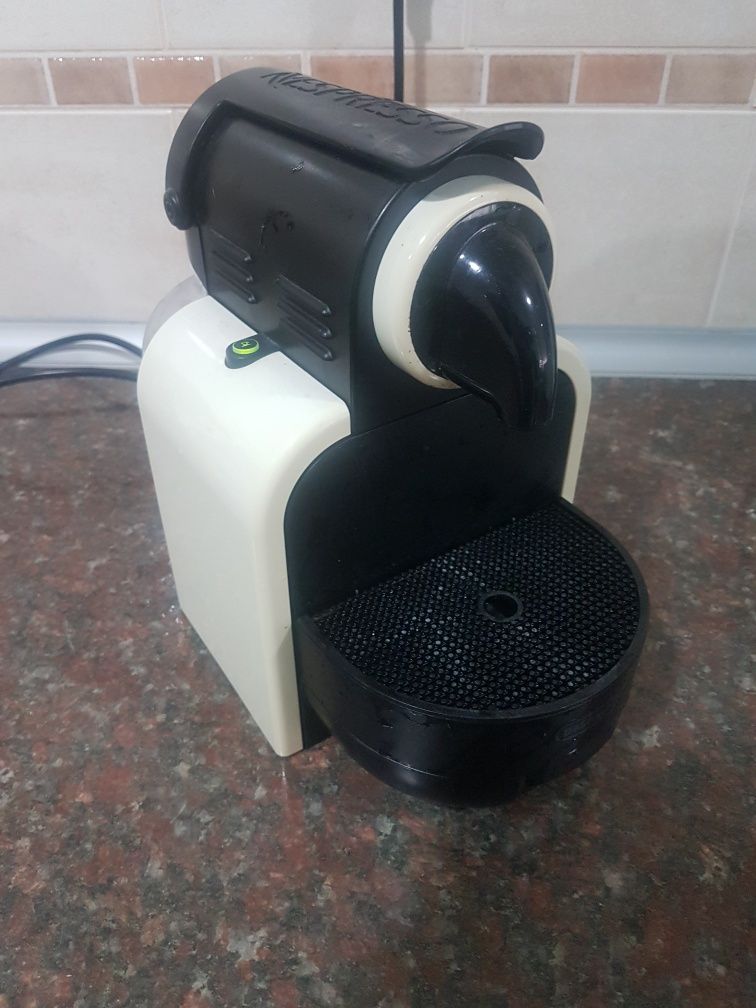 Maquina de cafe nespresso avariada