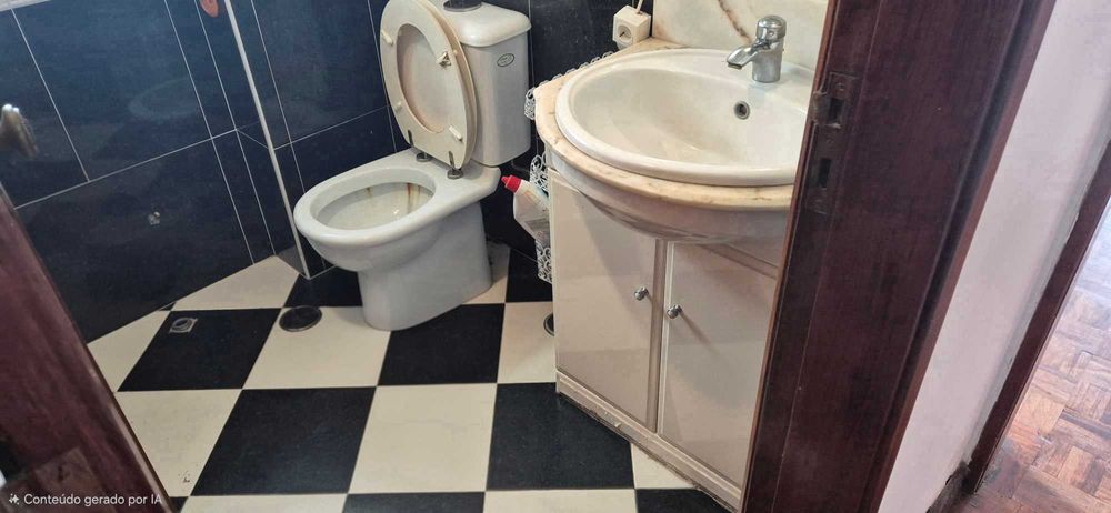 Vende-se T2 no Cacém junto á estação de comboios.