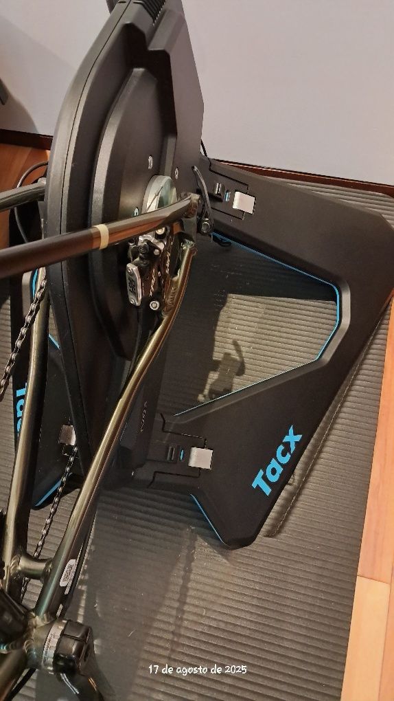 Rolo de treino TACX NEO 2 + Bicicleta TRIBAN RC 520