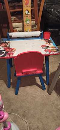 Stolik z krzesełkiem do malowania