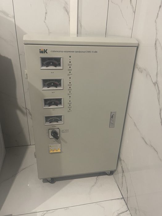 Стабілізатор напруги трьохфазний СНИЗ -15КВт