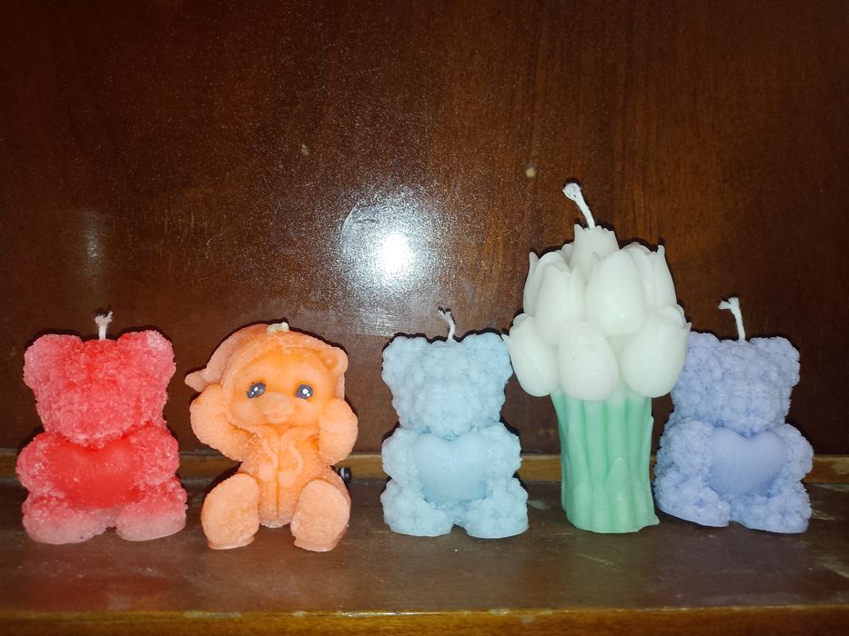 Свічки ручної роботи ялинки  з   парафіну воску