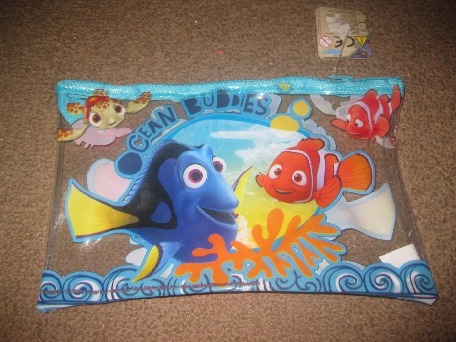 2 Estojos Escolares(Avengers e Finding Dory) Novos!