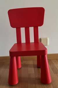 2 cadeiras e 1 mesa criança Ikea. Ideal para brincar e fazer desenhos.