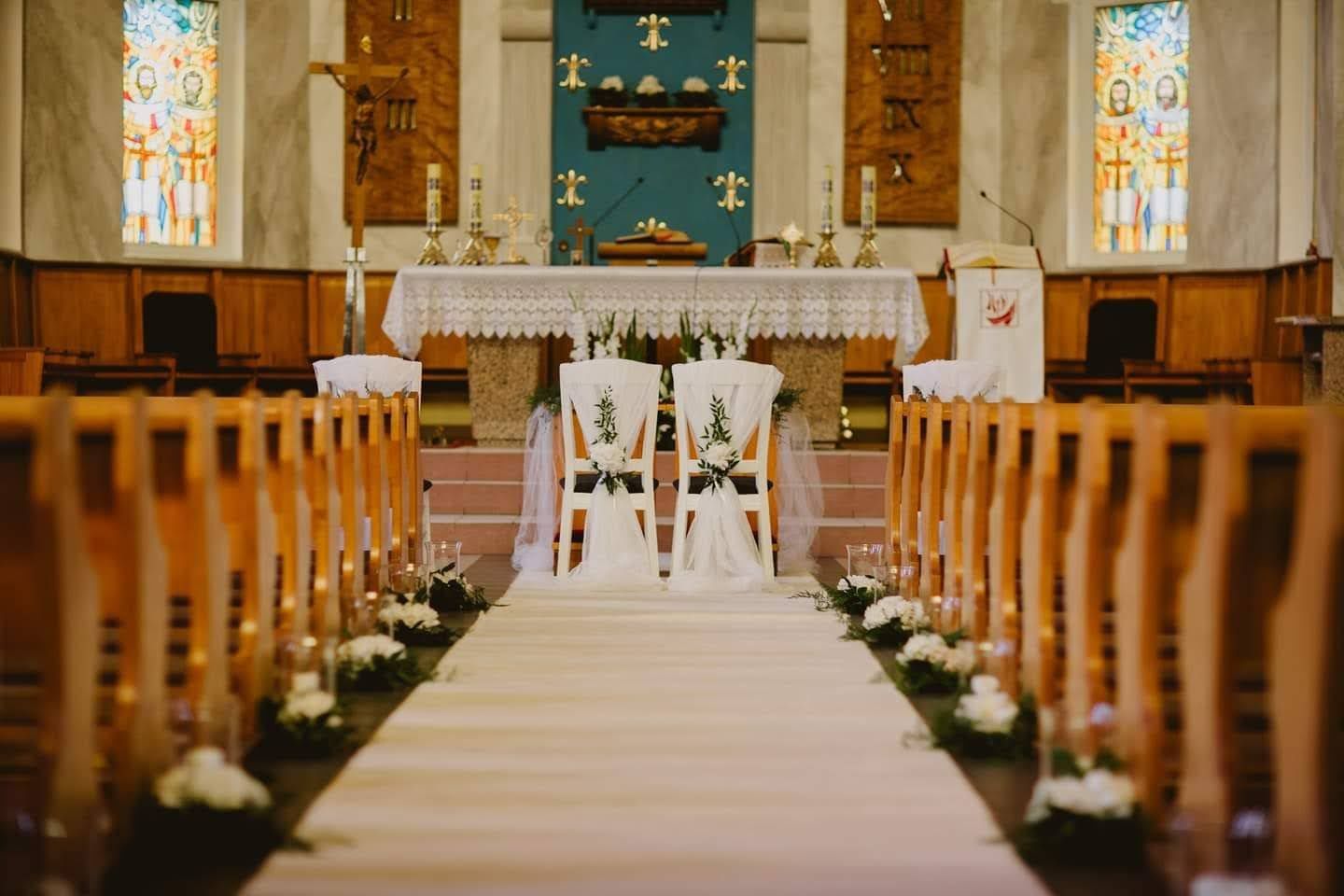Tanie dekoracje ślubne, wynajem stojaków, dekoracja sali, kościoła