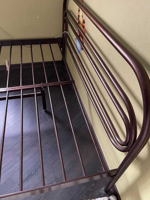 Срочно продается кровать двухспальная!