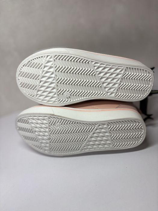 Продам взуття на дівчинку