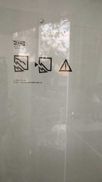 Vitrine DETOLF do IKEA