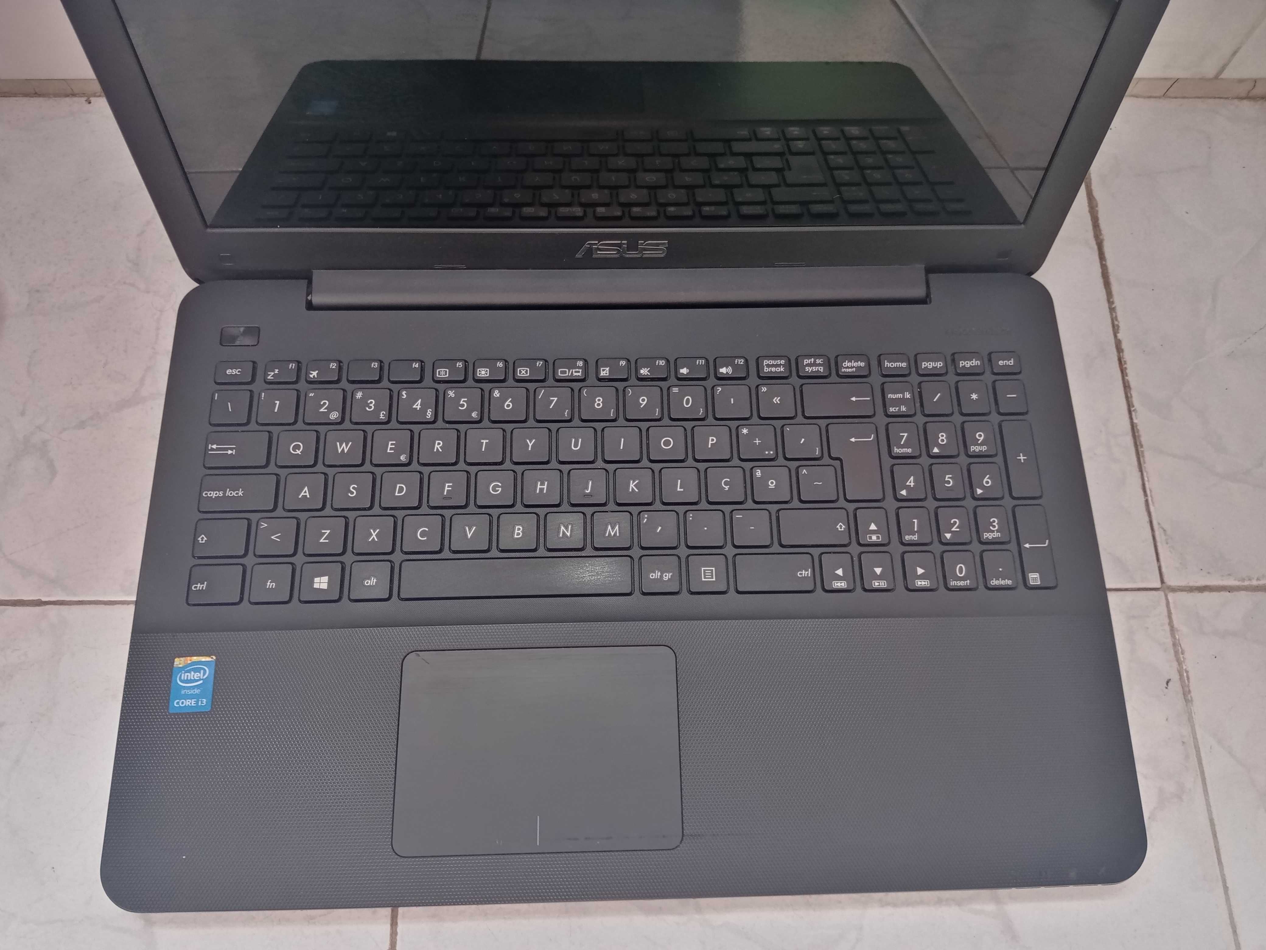 Portátil ASUS i3 Modelo F554L