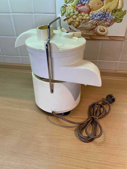 Електро соковитискач СВСП-202 соковижималка