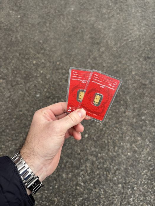 Золото 999.9 змія