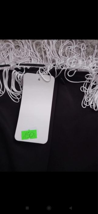 Czarna dopasowana sukienka