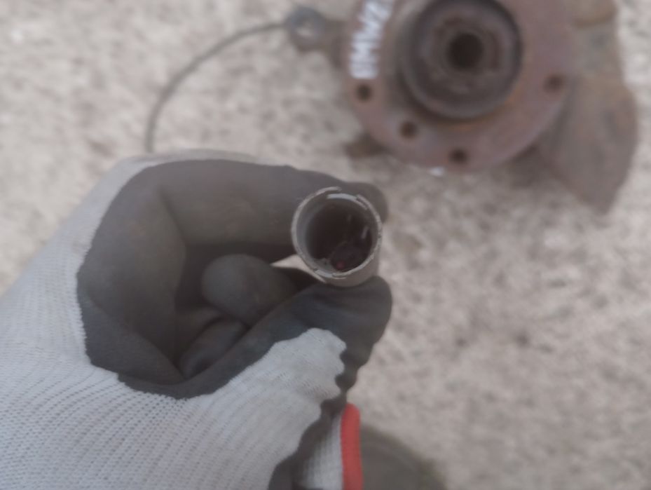 BMW E46 2.0 zwrotnica prawa prawy przód