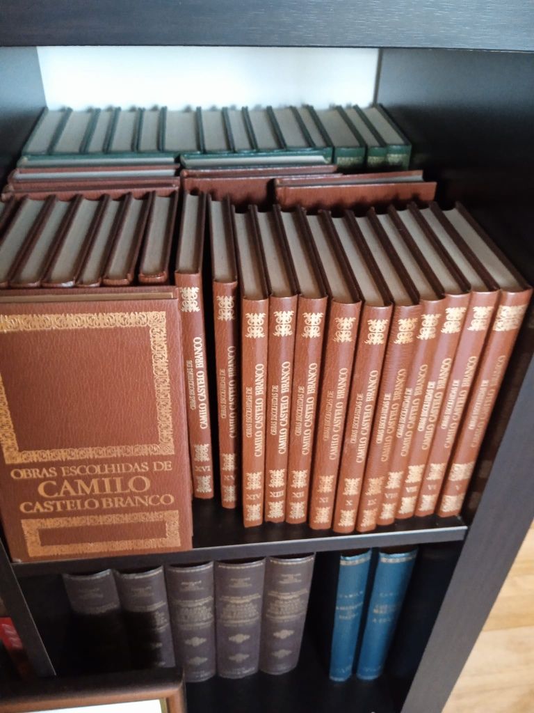 Vendo várias colecções de livros