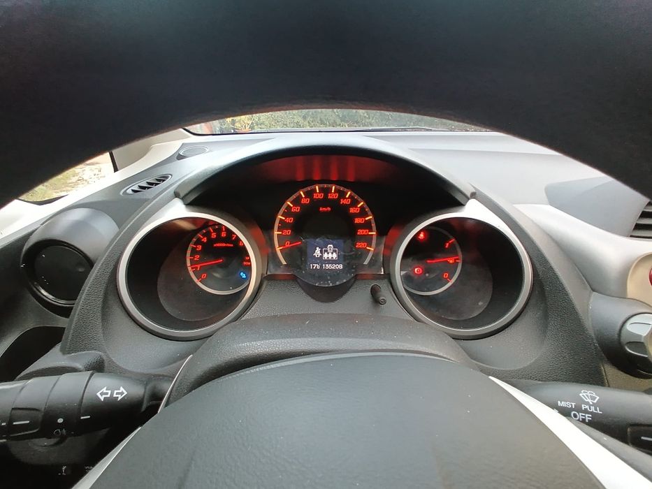 Honda Jazz gasolina engate reboque