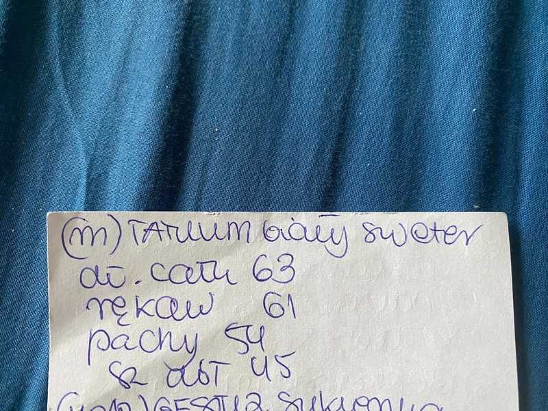 M l tatuum bialy krem sweter pleciony grubszy splot tekstura